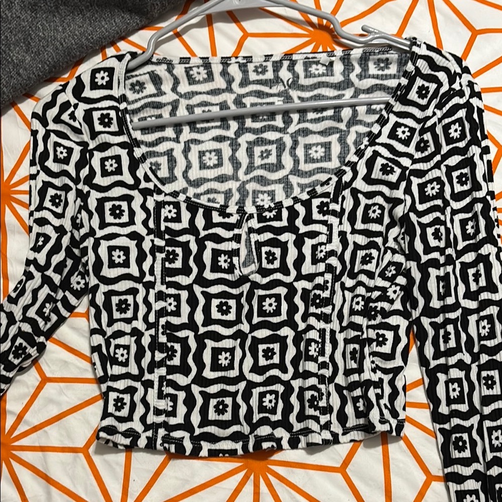 PacSun Black and White Geometric Blouse